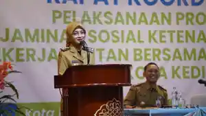 Wali-Kota-Kediri-Vinanda-Prameswati-saat-menghadiri-Rapat-Koordinasi-Senin-2552026.jpg