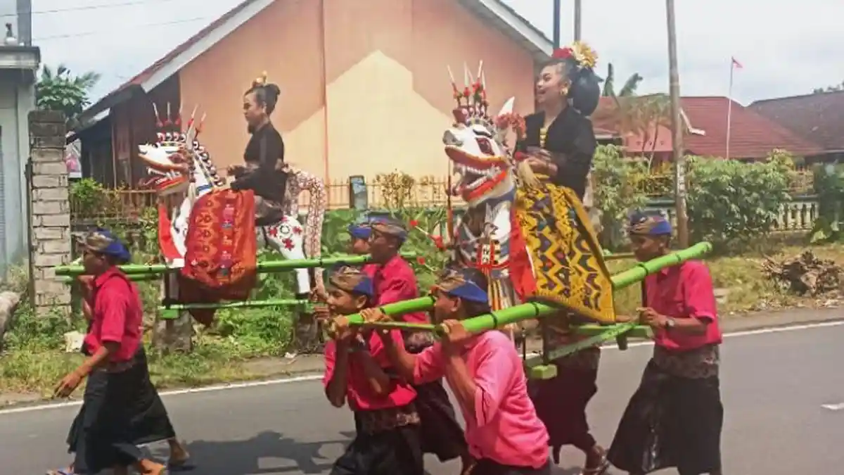 4 Pantun Sasak Tentang Nasihat Persahabatan, Lengkap Beserta Artinya