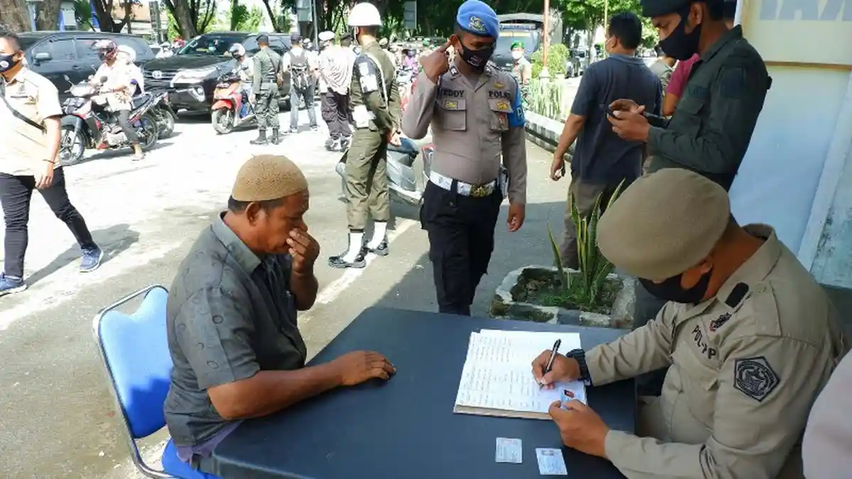 Pengendara tak Pakai Masker Disetop Petugas Gabungan di Jalan, Identitas Didata dan Sanksi Menanti