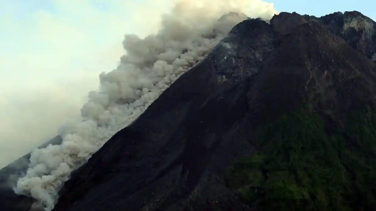 UPDATE Erupsi Merapi Sabtu Sore, Puncak Gunung Diguyur Hujan, BPPTKG: Waspadai Banjir Lahar