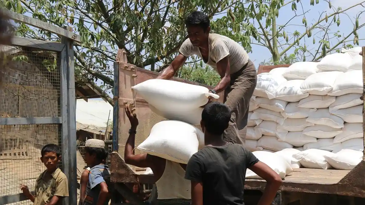 IHA Distribusikan Bantuan Kemanusiaan dari Masyarakat Indonesia di Myanmar