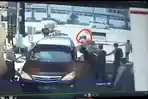 capture-cctv-ledakan-bom-di-polrestabes-surabaya_20180514_113017.jpg