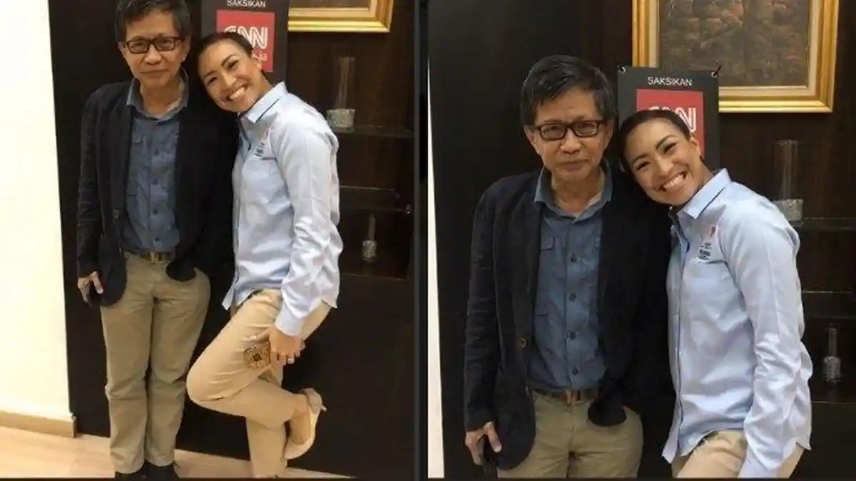 Wanita ini Berani Sandarkan Kepalanya ke Bahu Rocky Gerung, Ternyata Berasal dari Keluarga Elit