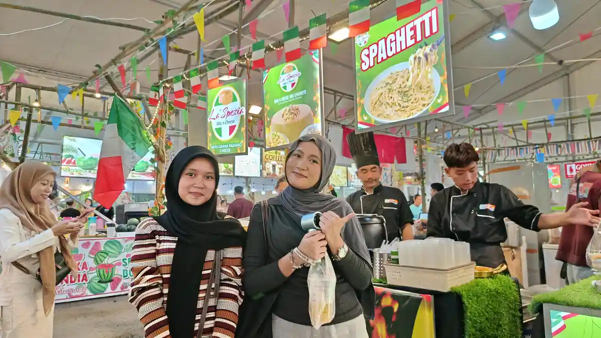 Parade Foto - Pengunjung di Festival Kuliner Citimall Gorontalo