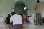 pelaksanaan-shalat-jumat-di-masjid-nur-jannah-di-komplek-btn-turatea-permai.jpg