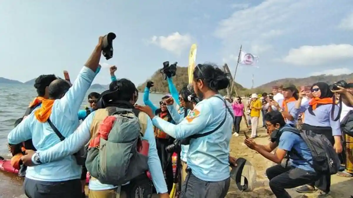 58 Hari Keliling Pulau Flores Dengan Kayak Tim DJN Finish di Labuan Bajo
