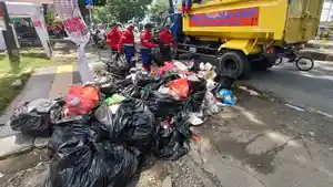 Anomali-Volume-Sampah-di-Kota-Malang-Justru-Turun-100-Ton-saat-Lebaran-DLH-Ribuan-Mahasiswa-Mudik.jpg