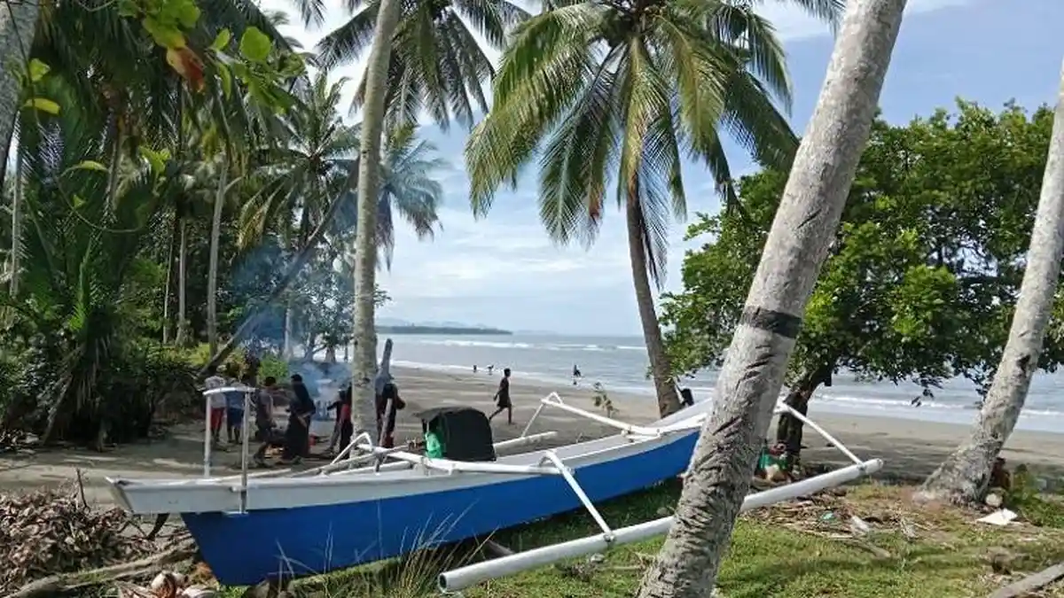 Suguhkan Pemandangan Indah, Pantai Lamba-lamba Mateng Jadi Primadona Warga 
