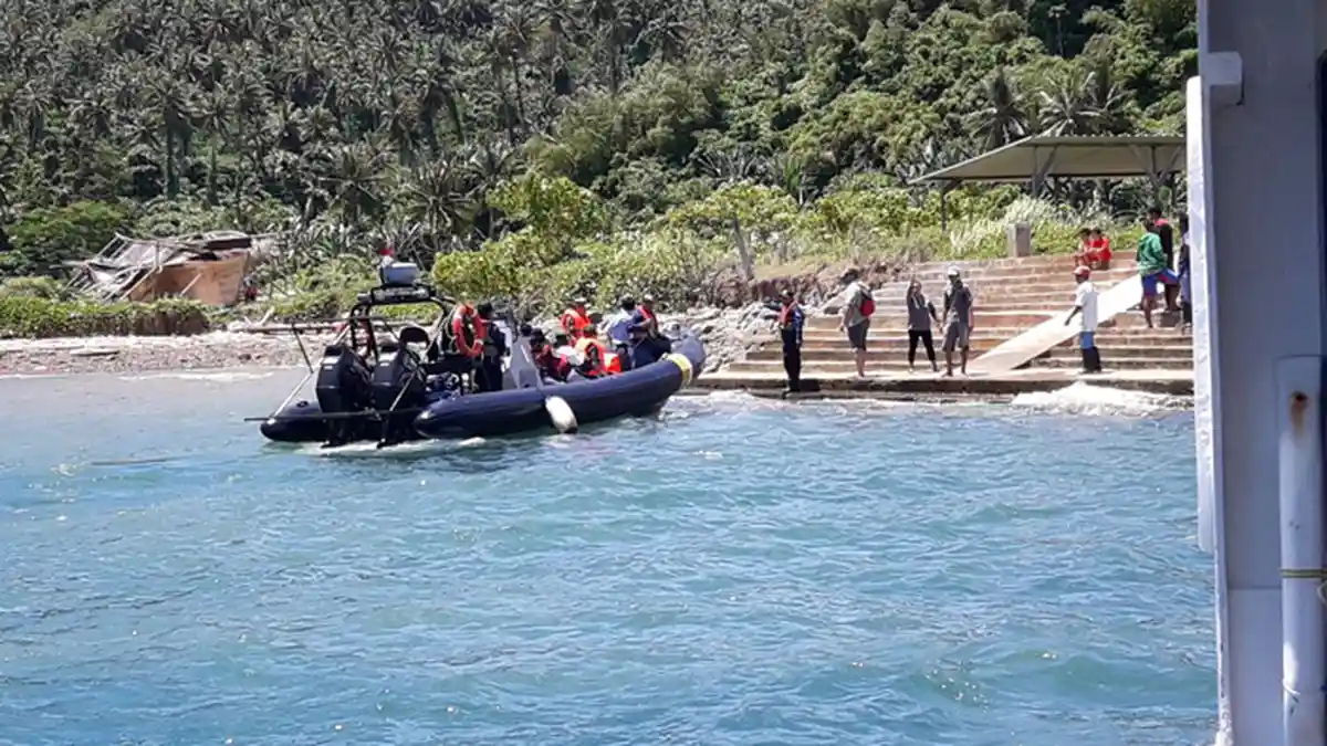 Tiga Kapal Angkut Tim KPK Tinjau Lokasi Tambang PT MMP