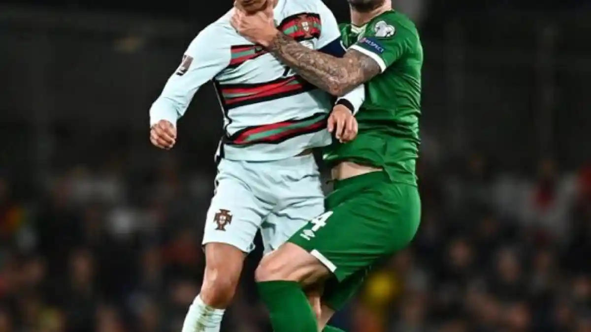 HASIL Irlandia Vs Portugal - Cristiano Ronaldo Korban Kebrutalan Bek The Boy in Green hingga Dicekik