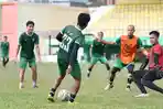 Para-penggawa-PSMS-Medan-mengikuti-latihan-rutin-di-Stadion-Mini-Pancing-Selasa-20122022.jpg