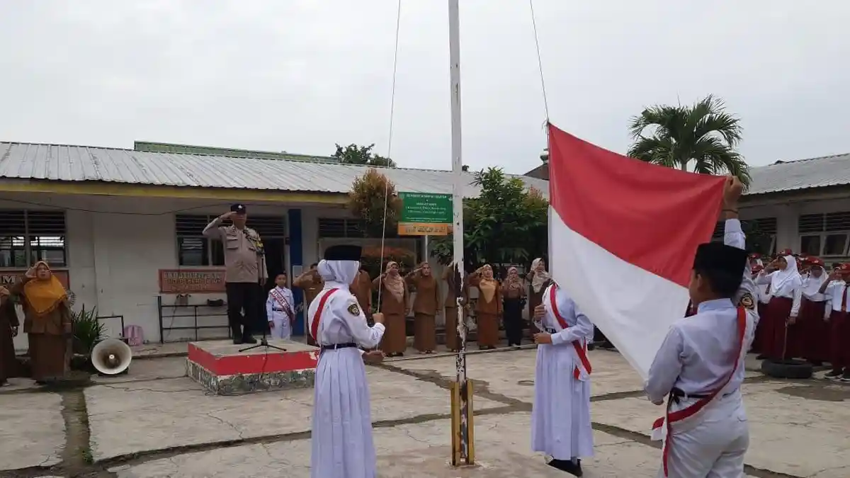 Bhabinkamtibmas Polres Labuhanbatu Berikan Himbauan Anti Kekerasan di SD Negeri 10