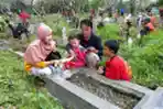 Ziarah Kubur Menyambut Bulan Suci Ramadan