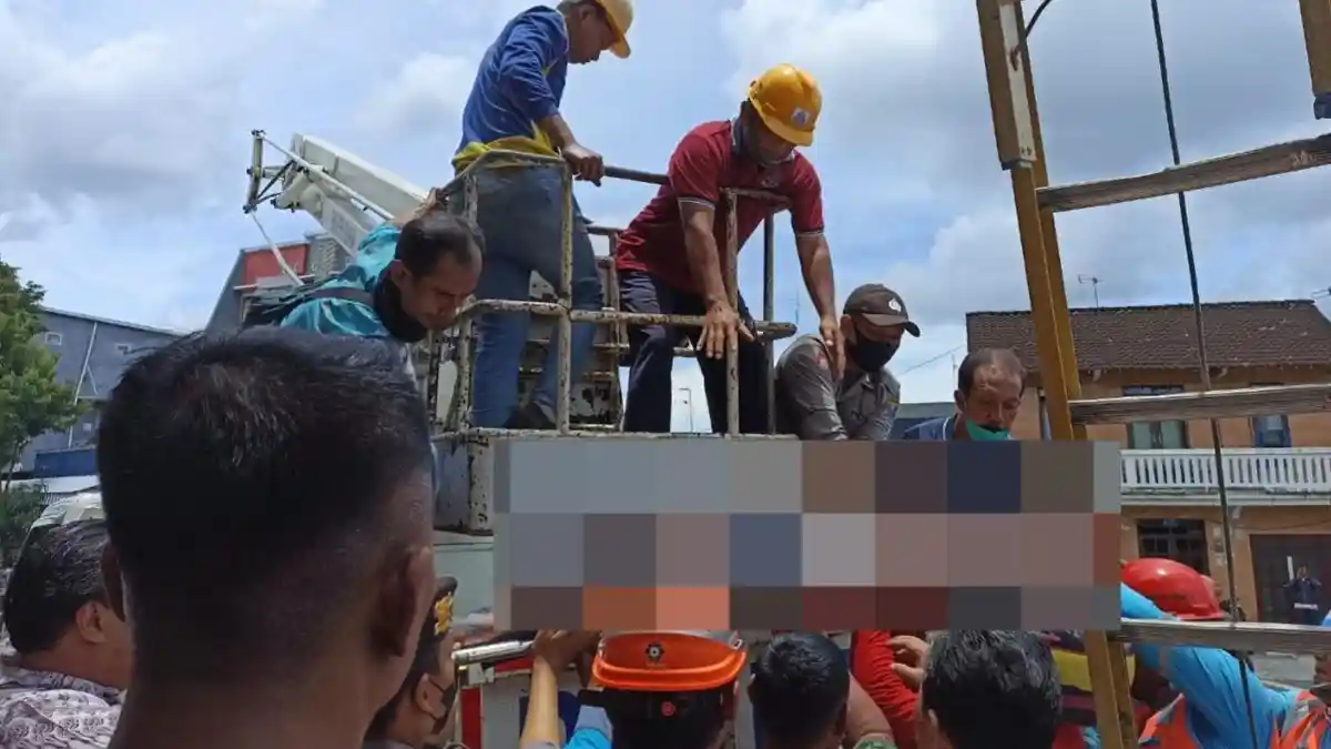 Nasib Tragis Pekerja di Blitar, Perbaiki Atap Malah Jadi Kritis, Saksi sampai Kaget