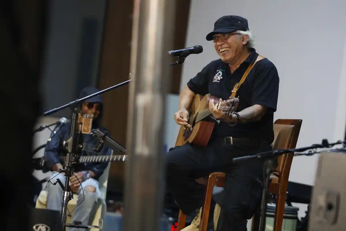 FOTO: Meet and Greet Iwan Fals di Four Point - iwan-fals_20170210_233208.jpg