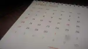 Kalender-April-2025-difoto-pada-Rabu-242025-di-Kendari-Sulawesi-Tenggara.jpg