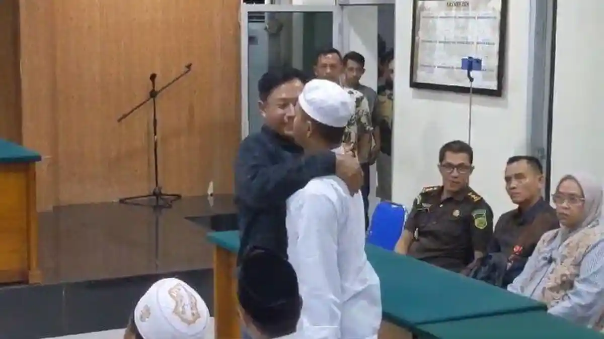 Haru Warnai Sidang Lanjutan PK Kasus Vina Cirebon, Dua Saksi Minta Maaf dan Peluk 6 Terpidana