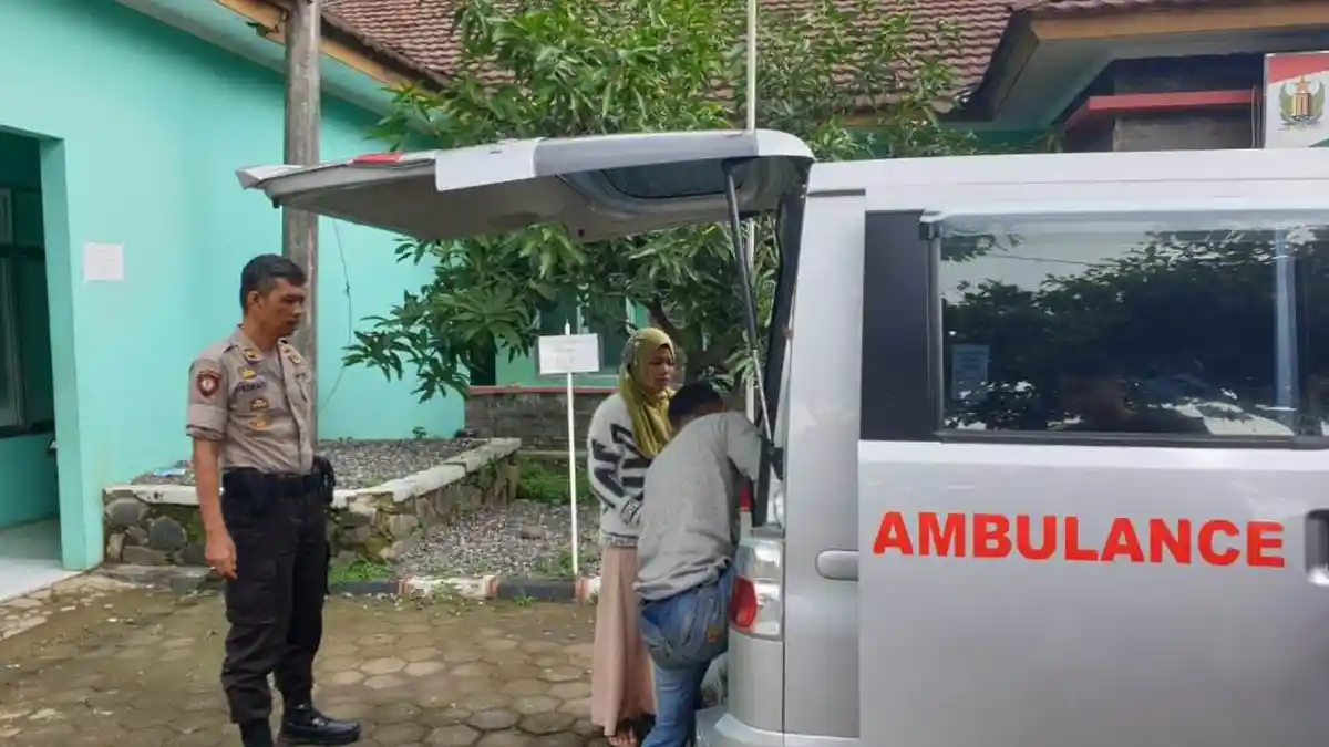 Hendak Singkirkan Besi Melintang di Jalan, Pekerja di Pekalongan Ini Justru Tersengat Listrik