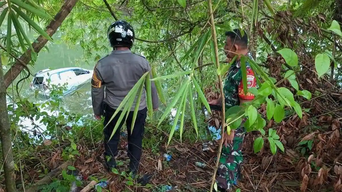 Kenali Bahaya Lupa Rem Tangan, Insiden yang Dialami Mobil Caleg PKB Sinjai