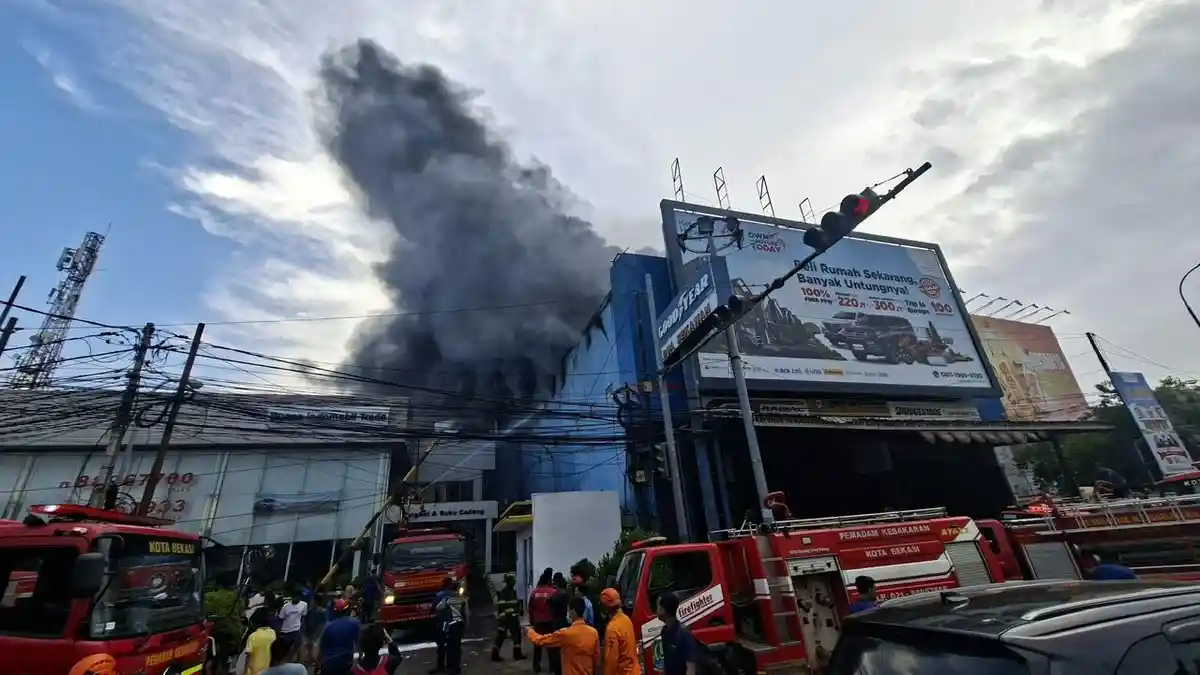 Penyebab Kebakaran Gudang Ban di Medan Satria Bekasi Terungkap, Diduga Akibat Percikan Api Las