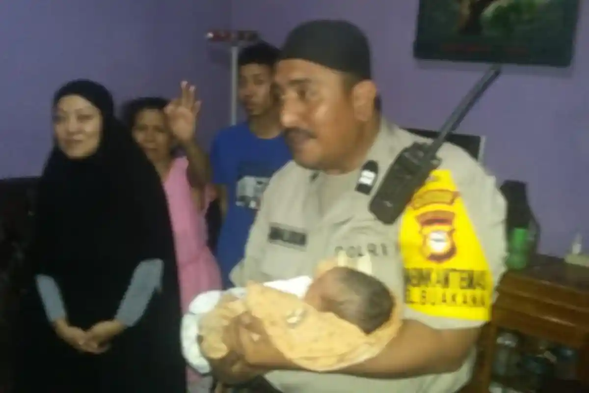 Dibuang Orangtuanya, Bayi Windi Menangis di Jl Emmy Saelan Makassar
