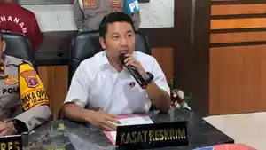 viral-wanita-berdaster-merah.jpg