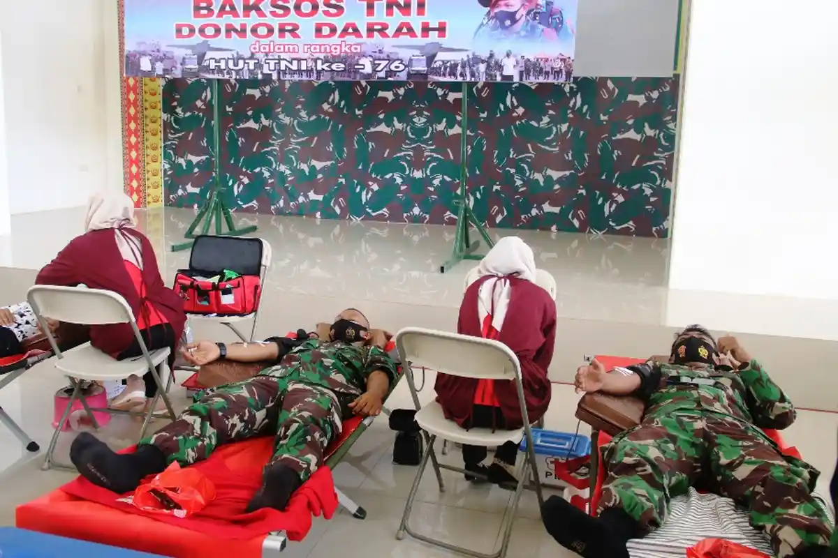 Peringati HUT Ke-76 TNI, Kodim 0429/Lampung Timur Gelar Baksos Donor Darah