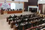 Lagi-Sidang-Paripurna-Banyak-OPD-Pemkab-PALI-Asyik-Ngobrol-dan-Main-HP-Ketua-DPRD-Berang.jpg