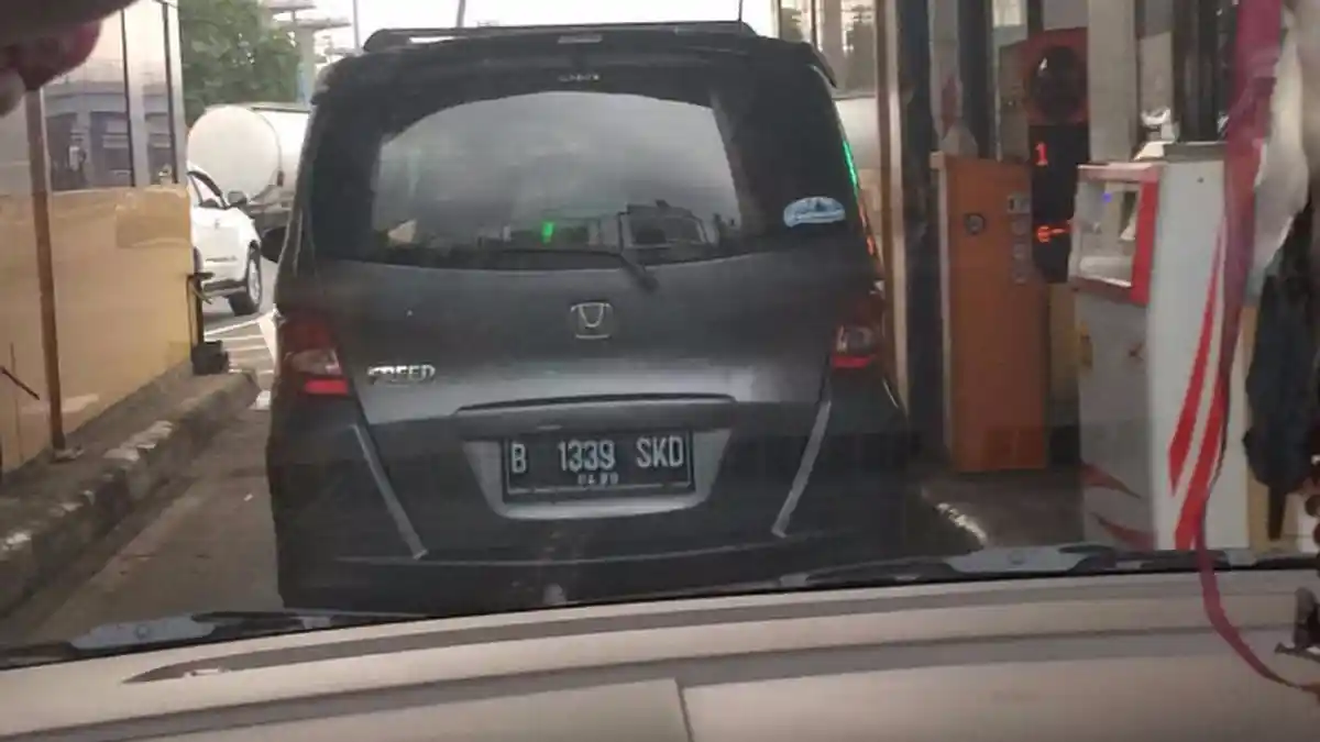 Niat Menolong, Pengendara Mobil Ini Justru Kena 'Sial', Modusnya Pinjam Kartu Tol Elektronik