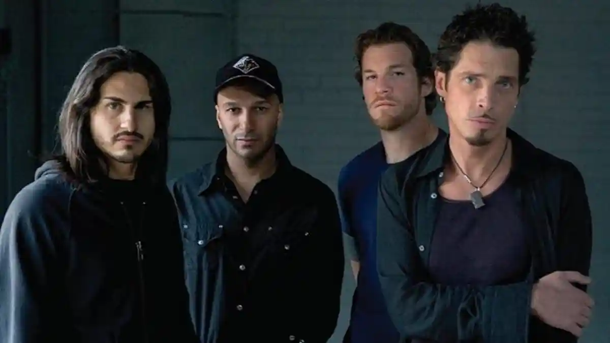 Chord Kunci Gitar dan Lirik Lagu Like A Stone - Audioslave: In Your House I Long To Be