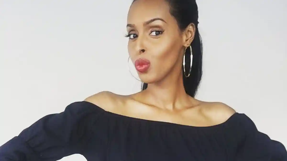 Pesona Muna Jama di Sesi Swimsuit Miss Universe, Paling Beda di Antara yang Berbikini Seksi