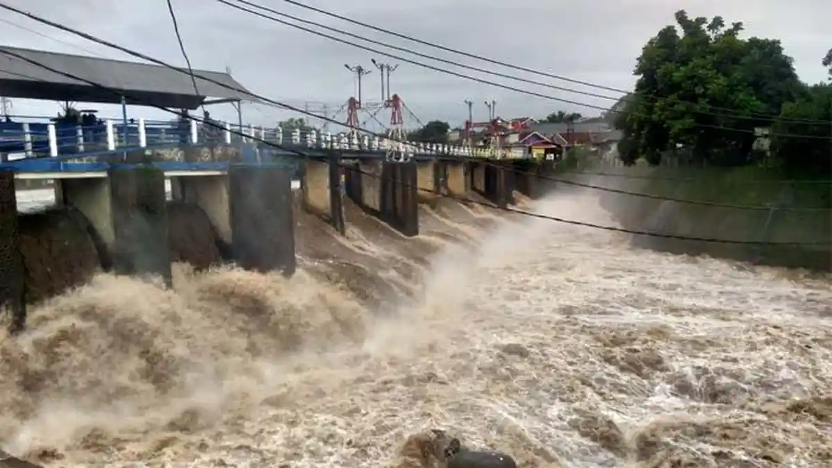 Bendung Katulampa Siaga 2, Tinggi Muka Air Sungai Ciliwung Naik Imbas Hujan Deras Guyur Bogor