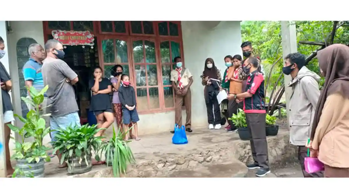Cegah DBD, Pramuka Sikka Lakukan Aksi Bagi Abate Kepada Warga