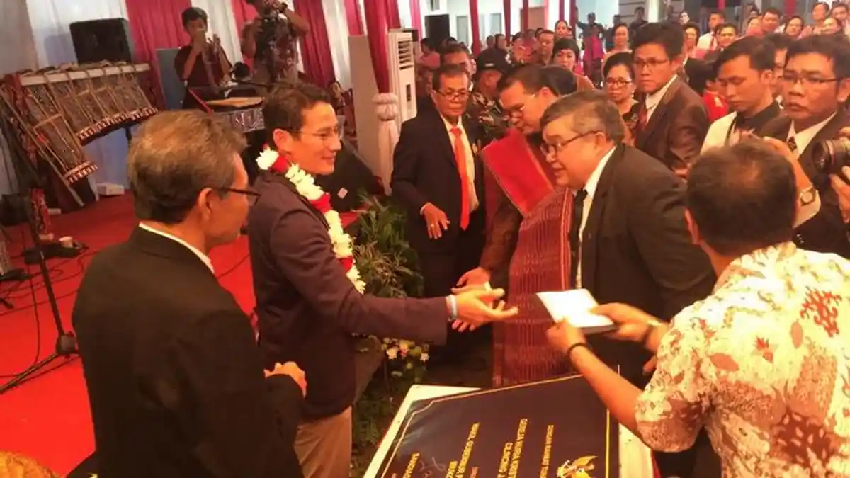 Resmikan Gereja HKBP Cilincing, Sandiaga Nostalgia Masa Sekolah
