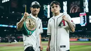 Juara-kelas-terbang-super-WBC-Juan-Francisco-Estrada.jpg
