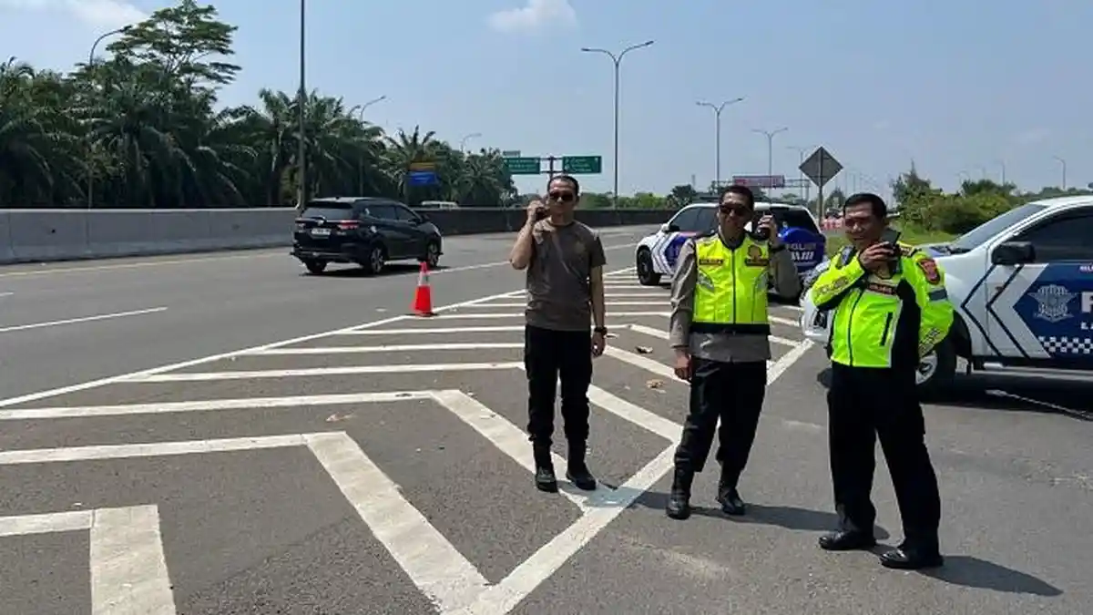 Biar Nggak Bikin Macet, Pemudik Diimbau Tak Parkir Kendaraan di Bahu Tol