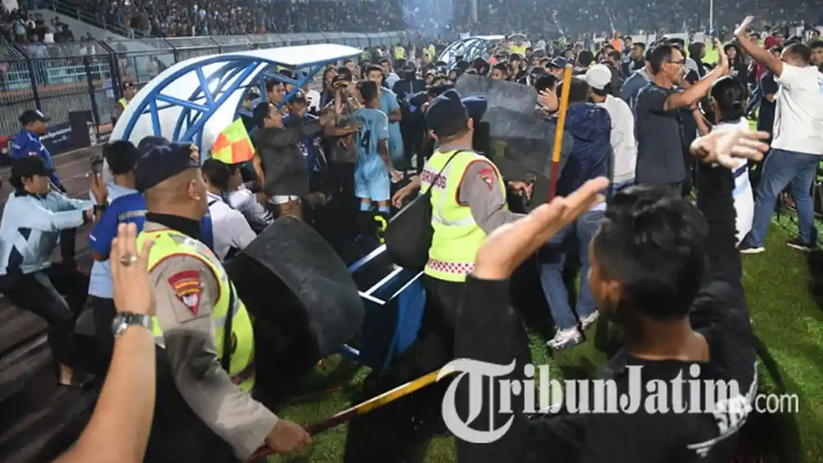 Persela Vs Borneo FC, Diancam Denda Besar Akibat Ulah Suporter, CEO Persela: Nanti Kami Jelaskan