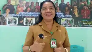Kepala-Puskesmas-Wolomarang-Maria-Apriana-Nona-Pehan-AmdKep.jpg