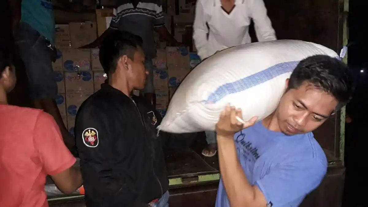 Relawan JUARA Bantu Korban Tsunami Palu, Sigi dan Donggala