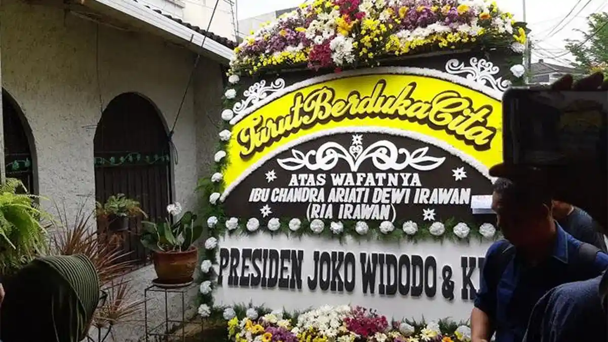 Ikut Berduka, Presiden Jokowi Kirim Karangan Bunga ke Rumah Ria Irawan