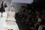 Fashion Show Karya Barli Asmara di JFW 2015