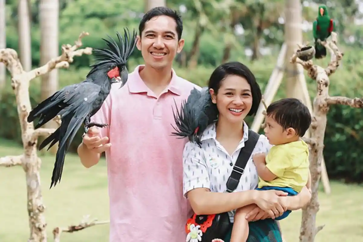 Videonya Saat Salat Sambil Gendong Kawa Dipermasalahkan, Suami Andien Akhirnya Buka Suara, Ternyata