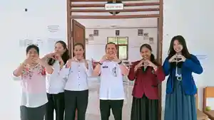 Kadis-KominfoSS-Sulbar-Muhammad-Ridwan-Djafar-melakukan-kunjungan-ke-SMK-1-Bonehau.jpg