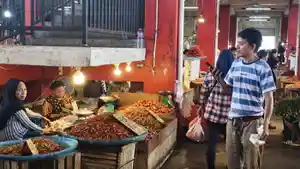 jualan-Bahan-Pokok-di-Pasar-Bersehati-Manado-Sulut.jpg