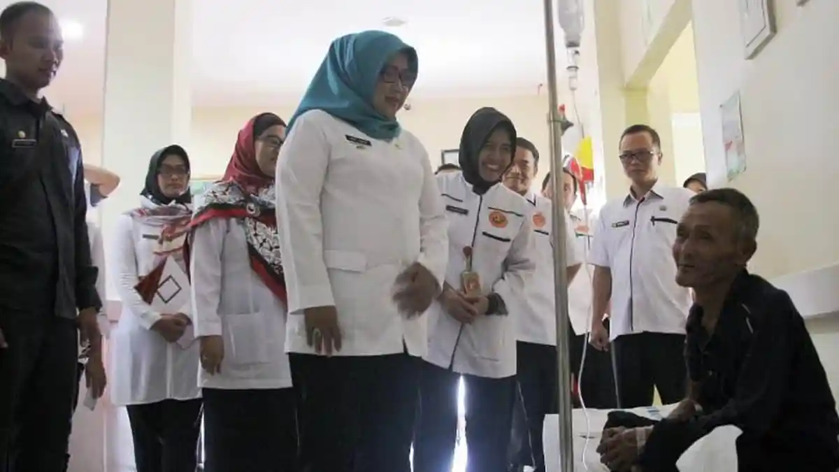 Ade Yasin Sidak dan Kunjungi Pasien di RSUD Leuwiliang