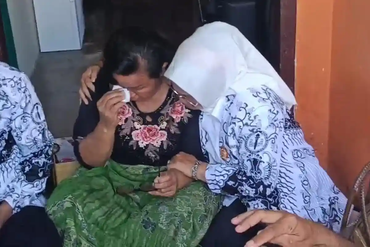 Rosti Simanjuntak Usap Air Mata Saat Ayah Brigadir Yosua Jelaskan Kondisi Anaknya Saat Peti Dibuka