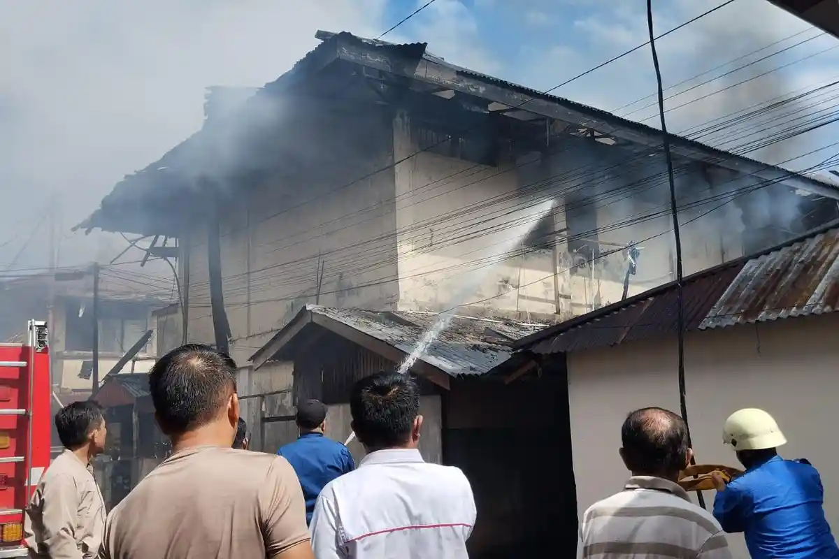 Kronologi Kebakaran di Aspol Sario Manado, Warga Lihat 2 Orang Keluar Kamar Berteriak Ada Api