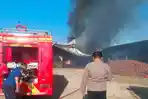 kebakaran-pabrik-pengolahan-kelapa-di-gresik.jpg