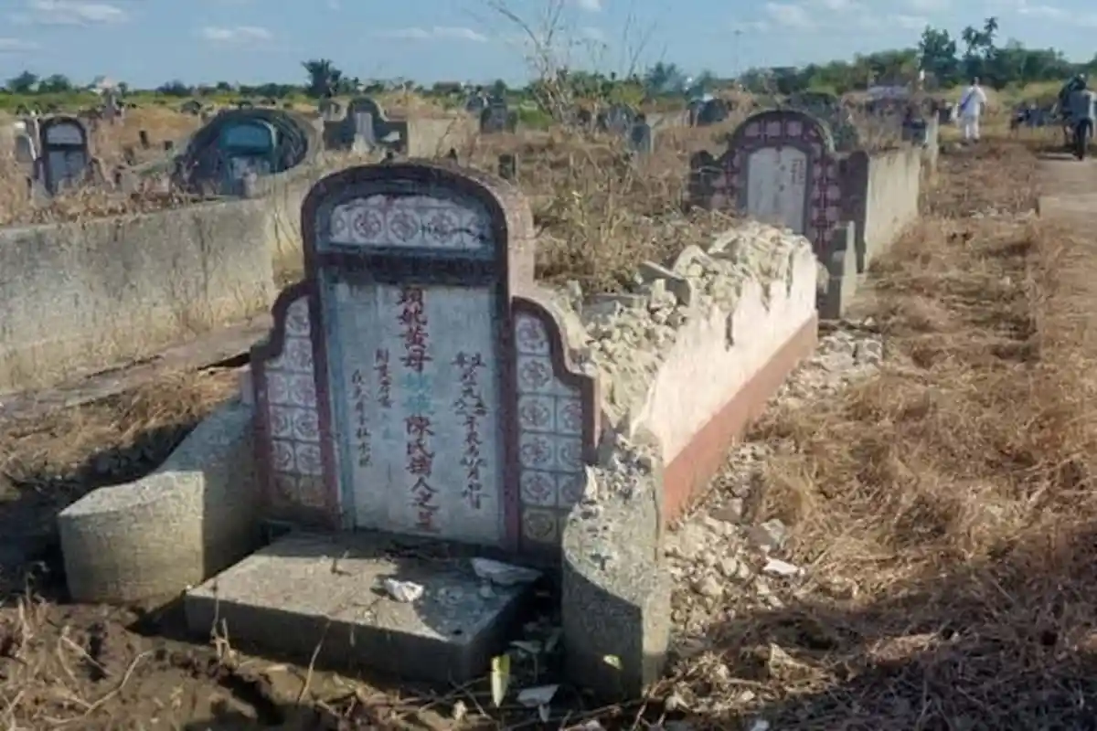 Puluhan Makam Tionghoa di Kubu Raya Diduga Dirusak oleh Orang Tak Dikenal
