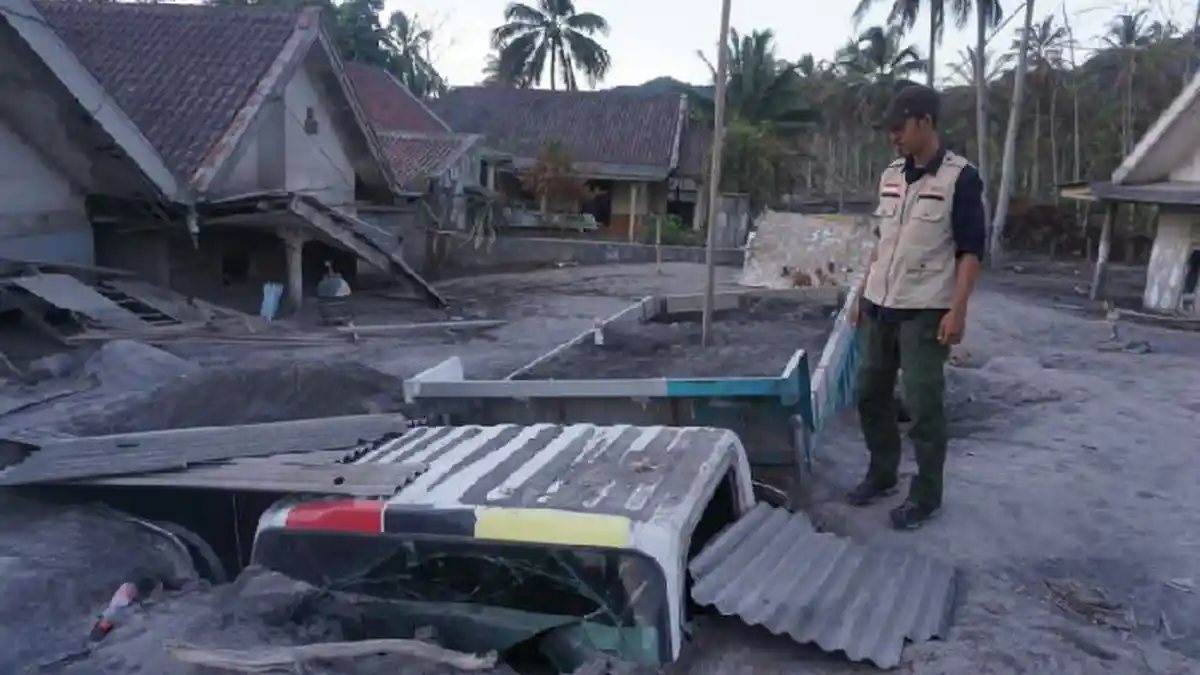 'Bapak Bapak Bapak' Antar Makanan untuk Ayah, Remaja Ini Dikejar Lahar Panas Semeru : Hilang